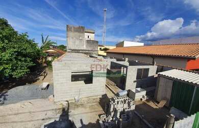 Imagem: A casa possui 2 Dormitórios, 2 Banheiros, 1 Vaga na garagem