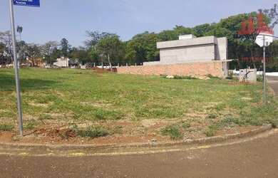 Imagem: O terreno possui 750m² de Área e está localizado em Parque