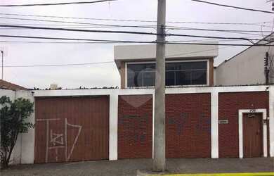 Imagem: O depósito possui 5 Vagas na garagem, 684m² de Área e está