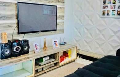 Imagem: A casa possui 2 Dormitórios, 2 Banheiros, 2 Vagas na garagem