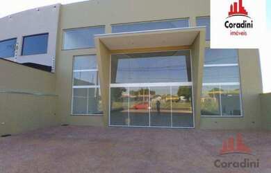 Imagem: O depósito possui 5 Vagas na garagem e 300m² de Área e está