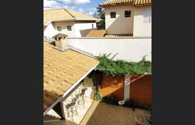 Imagem: A casa em condomínio possui 3 Dormitórios, 1 Banheiro, 3 Vagas
