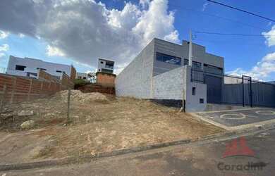 Imagem: O terreno possui 385m² de Área e está localizado em Loteamento