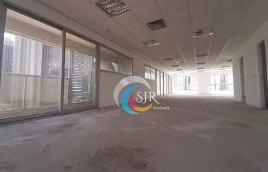 Imagem: O depósito possui 5 Vagas na garagem, 428m² de Área e está