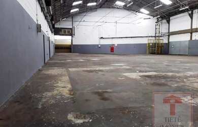 Imagem: O depósito possui 4 Vagas na garagem, 1.255m² de Área e