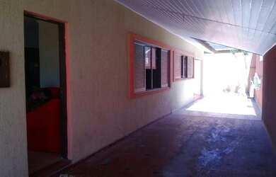 Imagem 4: Casa na Av Beira Mar. Churrasqueira, Varanda, 4 Vagas na garageme4 Dormitórios