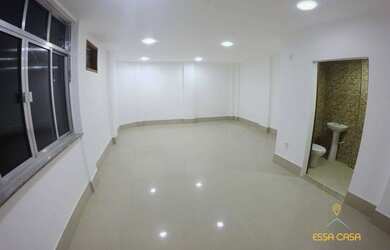 Imagem: A casa em condomínio possui 5 Dormitórios, 5 Banheiros, 392m²