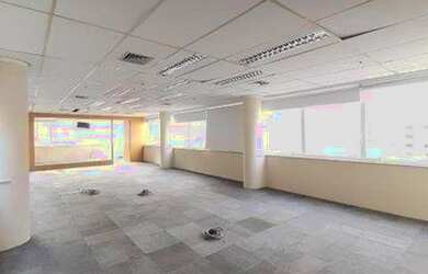 Imagem: O depósito possui 4 Vagas na garagem e 120m² de Área e está