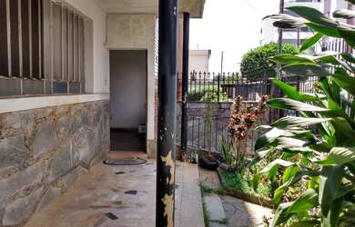 Imagem: A casa possui 2 Dormitórios, 1 Banheiro, 1 Vaga na garagem