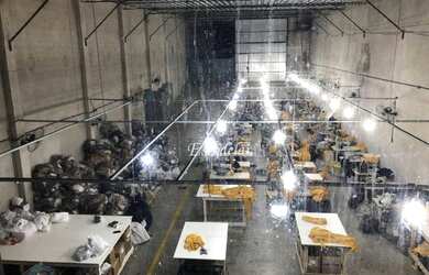 Imagem: O depósito possui 3 Vagas na garagem, 400m² de Área e está