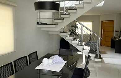 Imagem: A casa em condomínio possui 4 Dormitórios, 4 Banheiros, 2