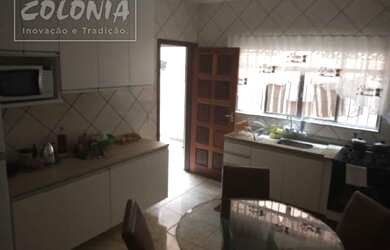 Imagem: A casa possui 3 Dormitórios, 2 Banheiros, 2 Vagas na garagem