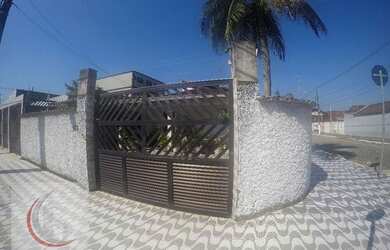 Imagem: A casa possui 2 Dormitórios, 2 Banheiros, 5 Vagas na garagem