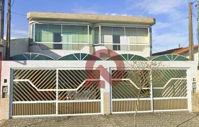 Imagem: A casa possui 4 Dormitórios, 5 Banheiros, 2 Vagas na garagem