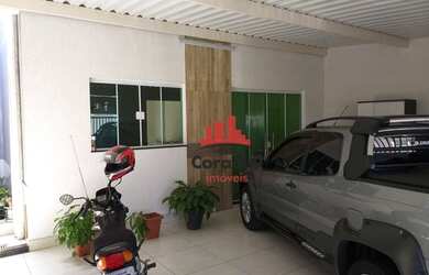 Imagem: A casa possui 3 Dormitórios, 3 Banheiros, 2 Vagas na garagem