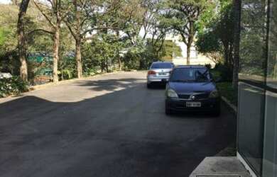 Imagem: O depósito possui 5 Vagas na garagem, 1200m² de Área e está