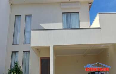 Imagem: A casa possui 3 Dormitórios, 3 Banheiros, 4 Vagas na garagem