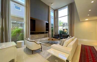 Imagem: A casa em condomínio possui 3 Dormitórios, 5 Banheiros, 2