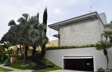 Imagem: A casa em condomínio possui 4 Dormitórios, 4 Banheiros, 4