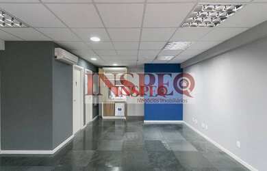 Imagem: O depósito possui 1 Vaga na garagem, 44m² de Área e está