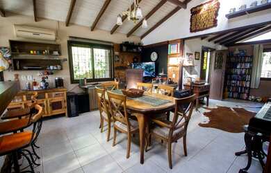 Imagem 12: Charmoso sítio. Piscina, Churrasqueira, VarandaeÁrea de serviço