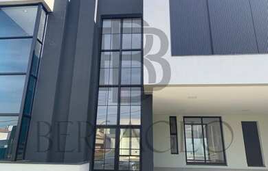 Imagem: A casa em condomínio possui 3 Dormitórios, 4 Banheiros, 4