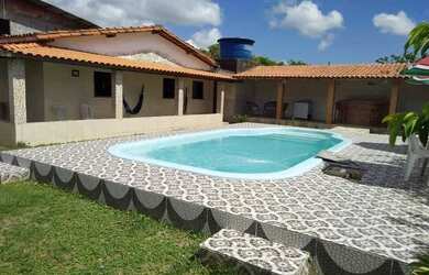 Imagem: A casa possui 2 Dormitórios, 1 Banheiro, 2 Vagas na garagem