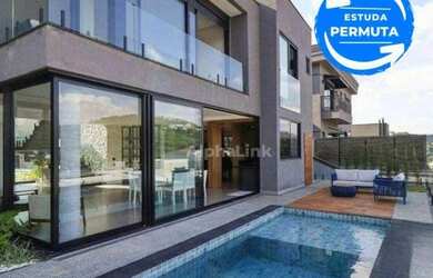 Imagem: A casa em condomínio possui 4 Dormitórios, 5 Banheiros, 4