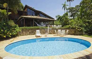 Imagem: A casa em condomínio possui 5 Dormitórios, 5 Banheiros, 4