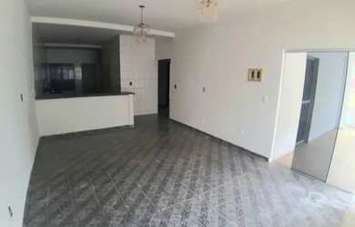 Imagem: A casa possui 2 Dormitórios, 2 Banheiros, 1 Vaga na garagem