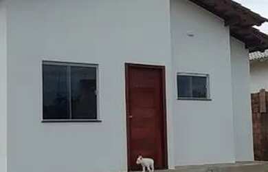 Imagem: A casa possui 1 Dormitório, 1 Banheiro, 1 Vaga na garagem