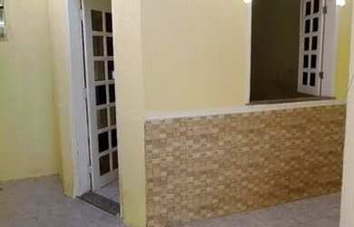 Imagem: A casa possui 1 Dormitório, 3 Vagas na garagem, Varanda e