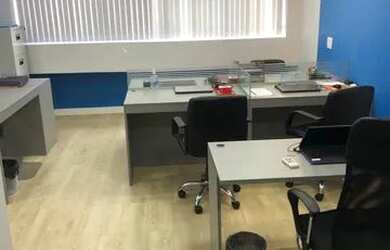 Imagem: O depósito possui 2 Vagas na garagem e 50m² de Área e está