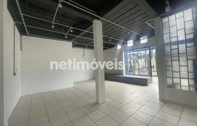 Imagem: O depósito possui 3 Vagas na garagem e 174m² de Área e está