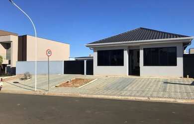 Imagem: A casa em condomínio possui 3 Dormitórios, 4 Banheiros, 5