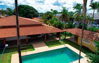 Imagem: A casa possui 5 Dormitórios, 5 Banheiros, 5 Vagas na garagem