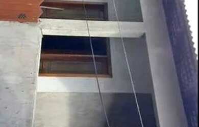 Imagem: A casa possui 1 Dormitório, 1 Banheiro, 1 Vaga na garagem e