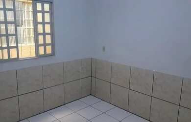 Imagem: A casa possui 1 Dormitório, 1 Banheiro e está localizado