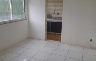 Imagem: O apartamento possui 2 Dormitórios, 1 Banheiro, 2 Vagas na