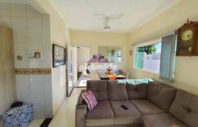 Imagem: A casa possui 3 Dormitórios, 1 Banheiro, 4 Vagas na garagem