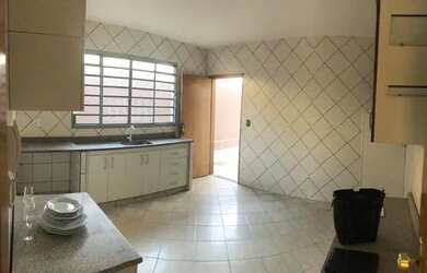 Imagem 3: Aluga-se casa. 3 Vagas na garageme3 Dormitórios