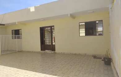 Imagem: A casa possui 3 Dormitórios, 3 Banheiros, 3 Vagas na garagem