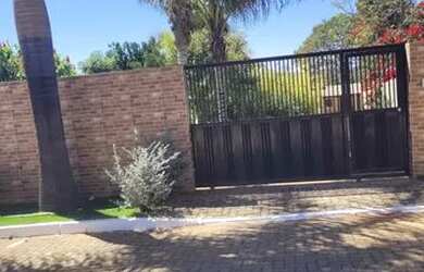 Imagem: A casa em condomínio possui 3 Dormitórios, 3 Banheiros, 5