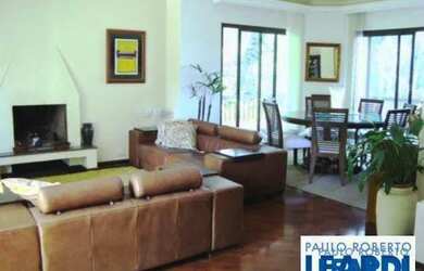 Imagem: O apartamento possui 4 Dormitórios, 5 Banheiros, 3 Vagas na