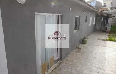 Imagem: A casa possui 2 Dormitórios, 2 Banheiros, 2 Vagas na garagem