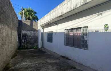 Imagem: A casa possui 5 Dormitórios, 5 Banheiros, 4 Vagas na garagem