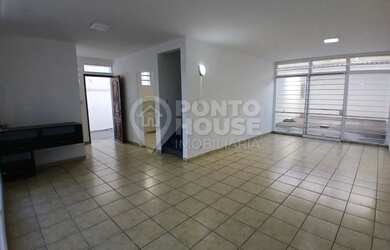 Imagem: A casa possui 3 Dormitórios, 4 Banheiros, 2 Vagas na garagem