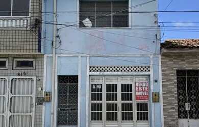 Imagem: A casa possui 4 Dormitórios, 3 Banheiros, 1 Vaga na garagem