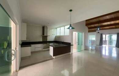 Imagem 11: Casa com 4 Suítes para Alugar no Condomínio Euroville Bragança Paulista