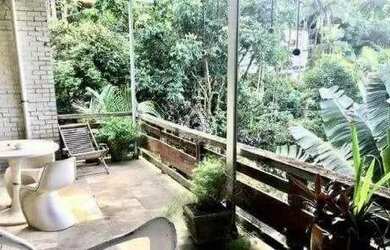 Imagem: A casa possui 5 Dormitórios, 4 Banheiros, 4 Vagas na garagem